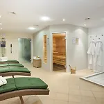 美居科隆贝佛斯特拉瑟酒店 酒店