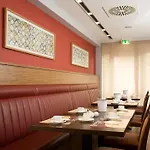 酒店 美居科隆贝佛斯特拉瑟酒店 4*