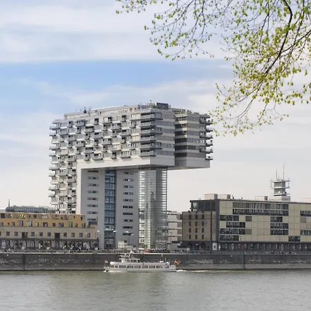 美居科隆贝佛斯特拉瑟酒店 4*