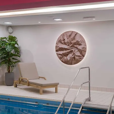 酒店 美居科隆贝佛斯特拉瑟酒店 4*