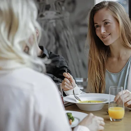 美居科隆贝佛斯特拉瑟酒店 酒店 科隆