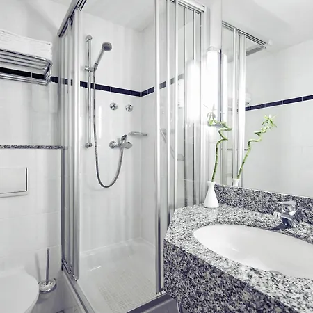 酒店 美居科隆贝佛斯特拉瑟酒店 4*